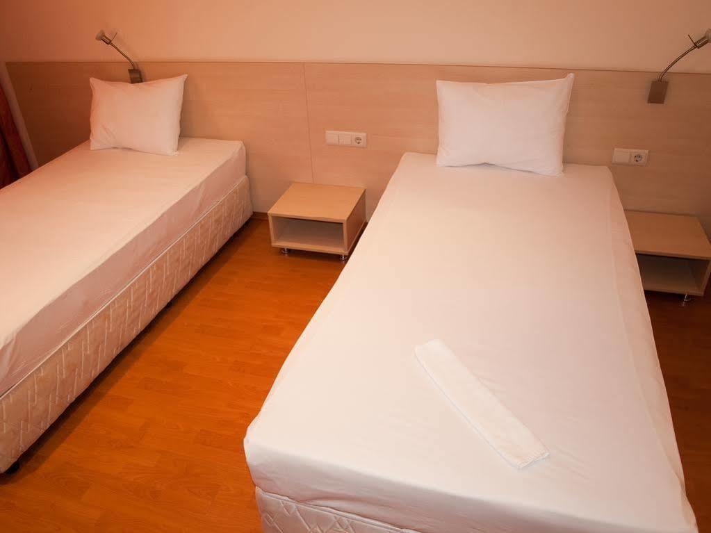 Astra Hotel 3*
