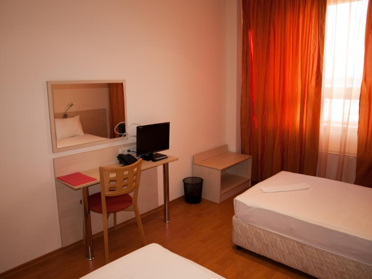 Hotel Astra 3*